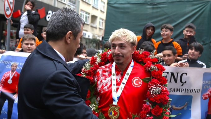 avrupa-sampiyonu-ulusal-halterci-yusuf-fehmi-gence-coskulu-karsilama-dB69UWMe.jpg