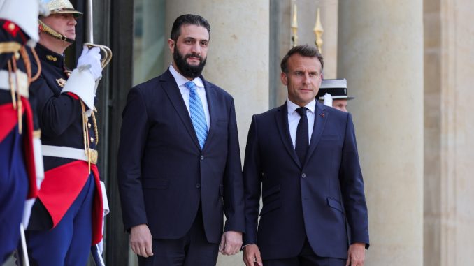 elyseede-tarihi-temas-macron-suriye-cumhurbaskani-ahmed-sarayi-agirladi-CMAIMxCN.jpg