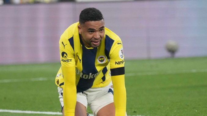 fenerbahce-taraftari-youssef-en-nesyriyi-islikladi-VPGODuF7.jpg