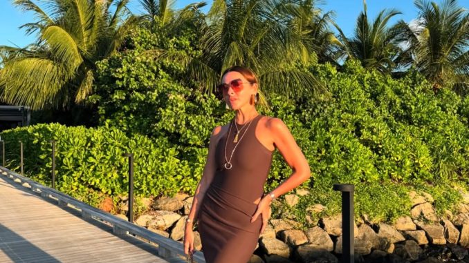 hadise-yaz-sezonunu-maldivlerde-acti-VhT8iuwg.jpg