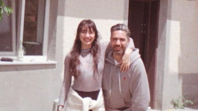 neslihan-atagulden-oglu-aziz-ile-yeni-poz-AAV5OSL8.jpg