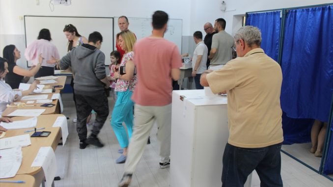 romanya-yeni-cumhurbaskanini-seciyor-M3IuTUJ3.jpg