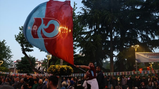 trabzonspor-taraftarlari-turkiye-kupasi-finalini-dev-ekrandan-takip-etti-FfBVDwsM.jpg