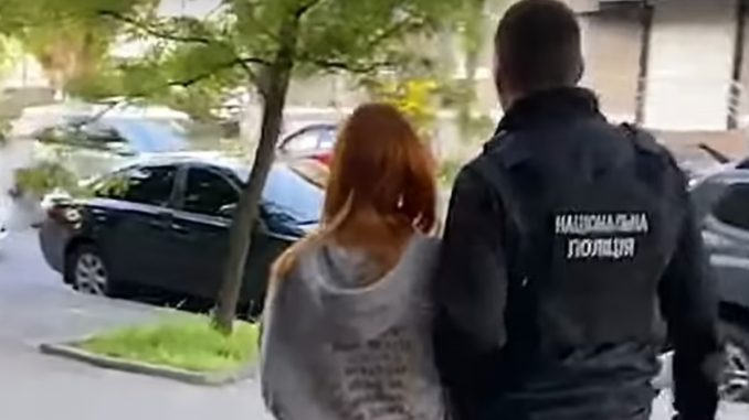 ukraynada-is-kurmak-icin-2-yasindaki-bebegini-satti-Ur21bzNT.jpg